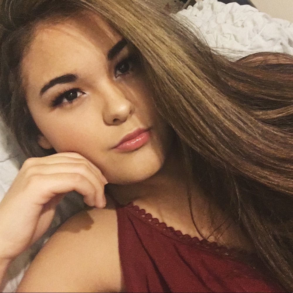 Meet your Posher, Caitlin