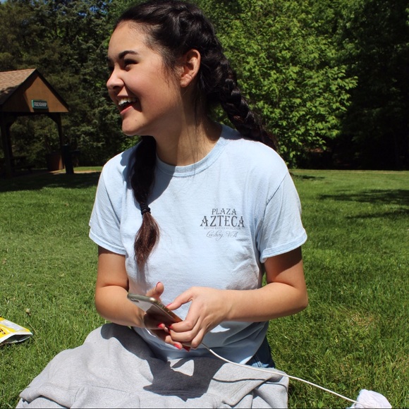 Meet your Posher, Caitlin - Picture 4 of 4