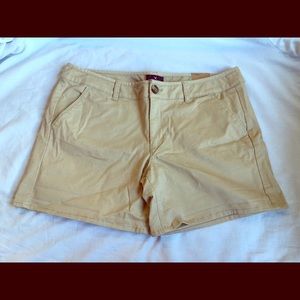 American Eagle khaki shorts, new with tags size 14