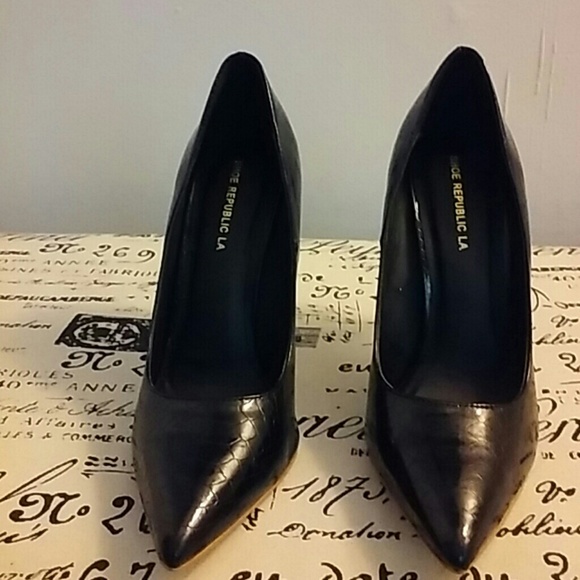 Black heel Like New!!