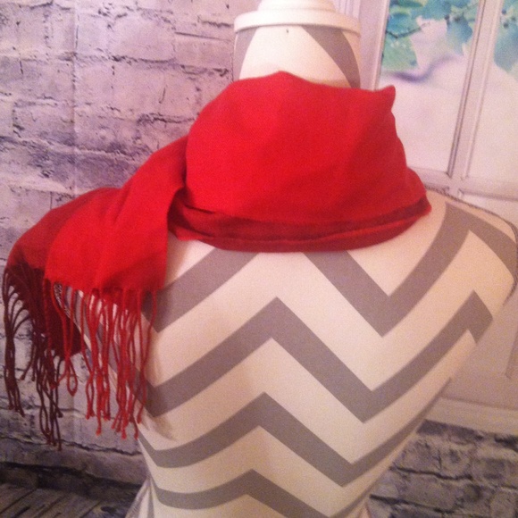 Lovely red and dark red scarf - Picture 2 of 4