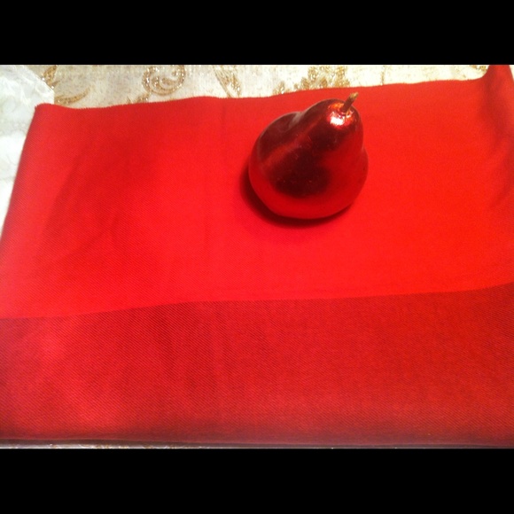 Lovely red and dark red scarf - Picture 4 of 4