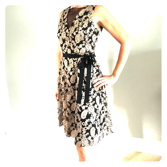 Gorgeous Black and Gold Dress, size 4, NWT - Picture 2 of 5