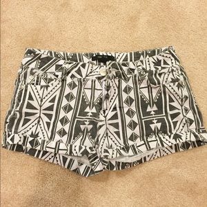 Black and white pattern short