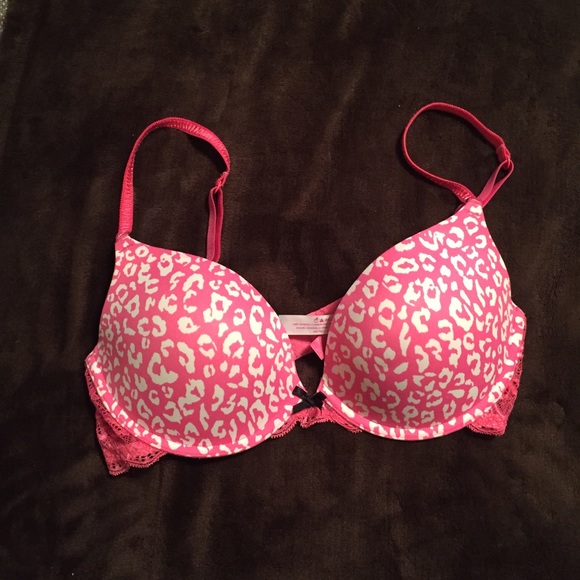 VS pink bra--NEVER WORN