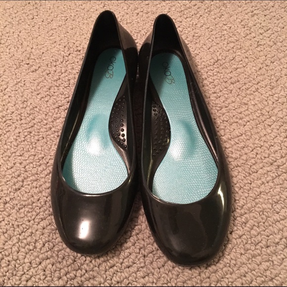 Oka b black flats