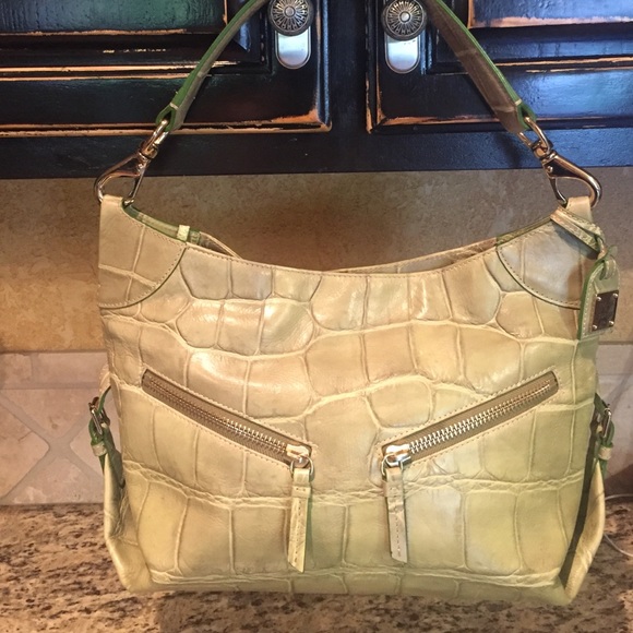🎉final price🎉Dooney  Bourke lime leather purse