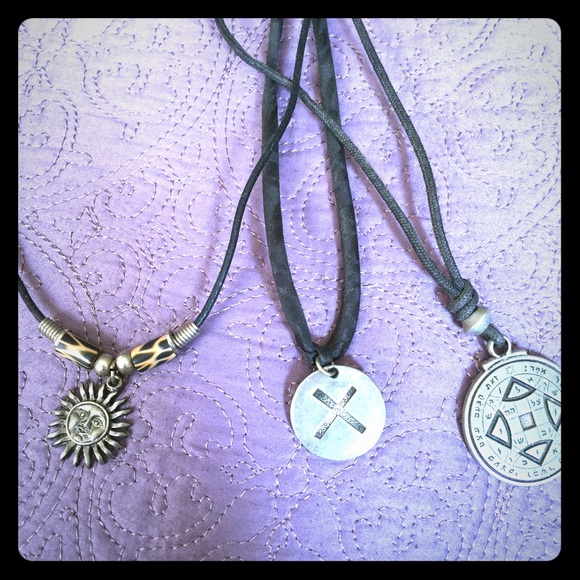 CHORD NECKLACES: LOVE, PROTECTION INTELLIGENCE.