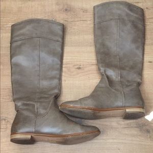 Colin Stuart grey and brown flat boots