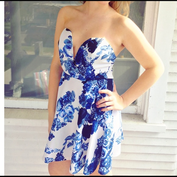 Lulus Dresses & Skirts - Lulu's Floral Dress