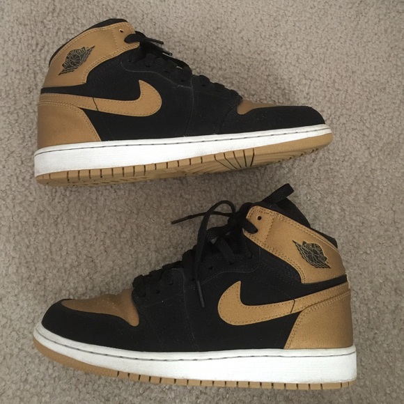 Jordan Shoes - ❗️SOLD❗️Nike Air Jordan 1 High Retro Melo Yellow