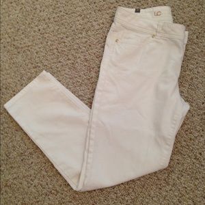 Lauren Conrad White Cropped Jeans. Very chic.