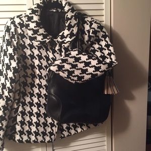 Adorable thick houndstooth blazer!