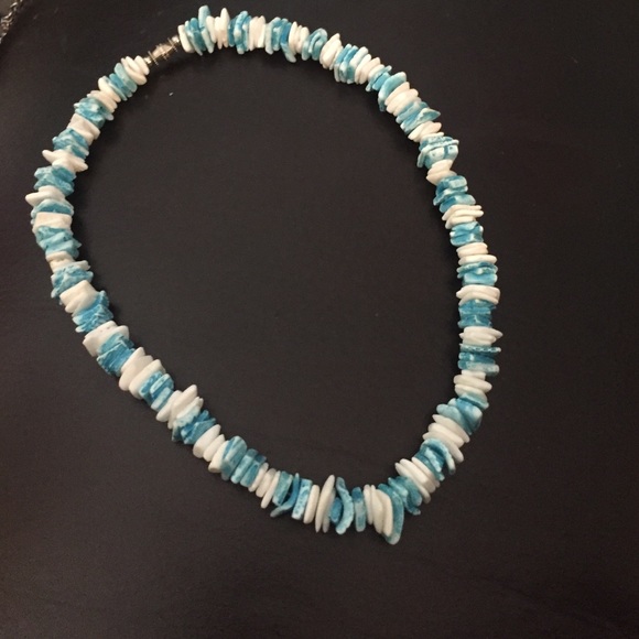 ❗️SOLD 🌸Blue and white puka shell choker - Picture 1 of 2