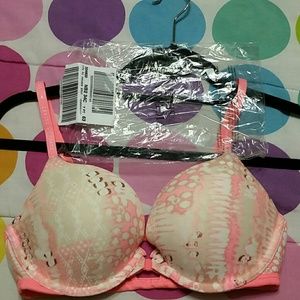 VS Pushup Plunge Bra front closure Size 34C