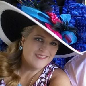 Meet your Posher, Lora