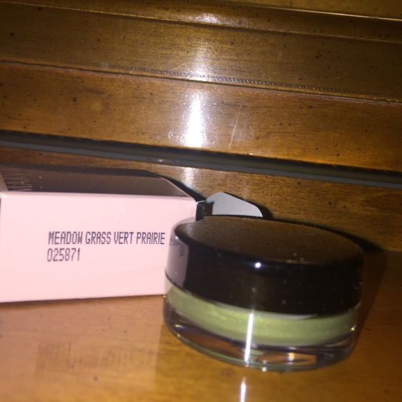 Mary Kay Cream Eye Color Meadow Grass - Picture 1 of 3