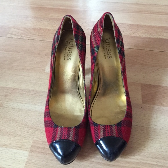 Red plaid guess pumps