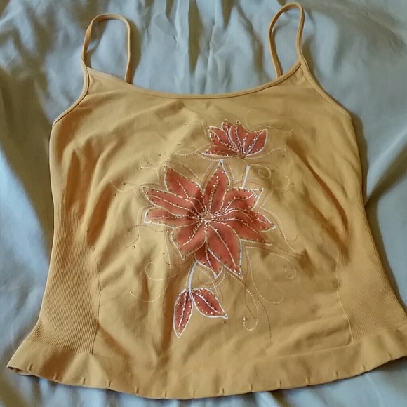 Beautiful Top - Picture 4 of 4