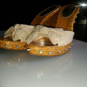 Guess wedges discontinued