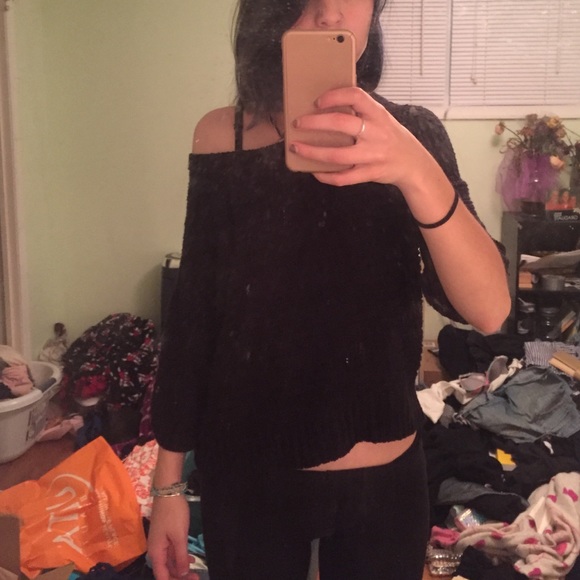 Loose knit crop-top sweater