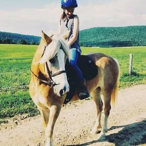 Meet your Posher, Madelyn