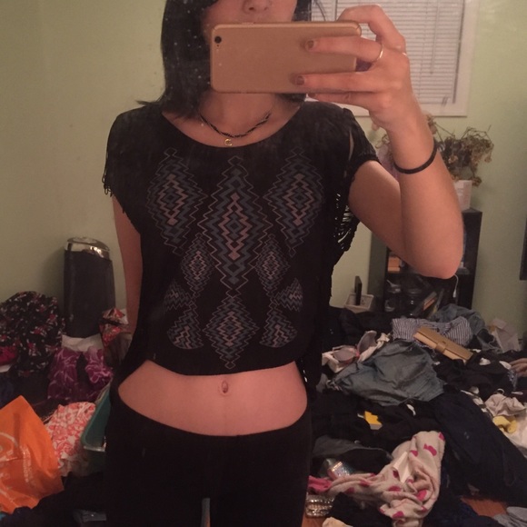 Black patterned tshirt/crop top