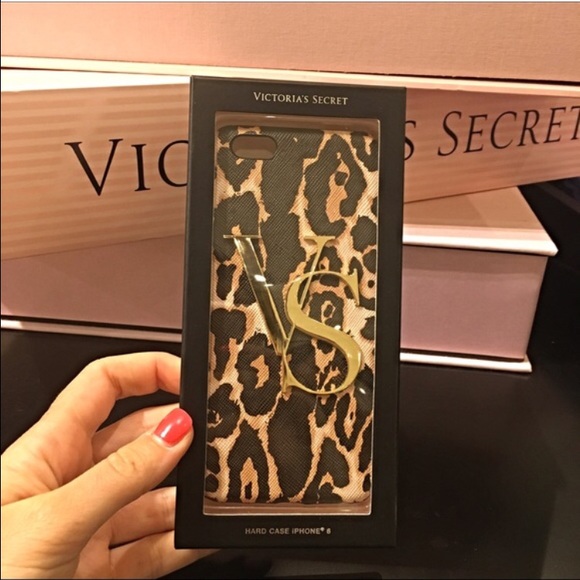 Victoria's Secret Accessories - 💕New Victoria's Secret iPhone6 Case Leopard-Gold!