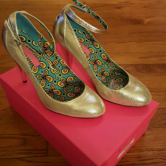 Betsy Johnson silver python heels