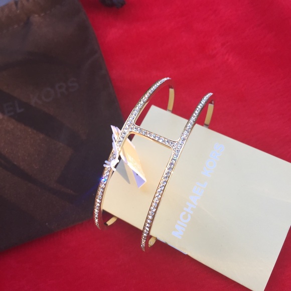 Michael Kors - Picture 2 of 4