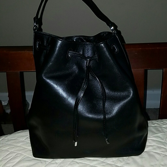 tory burch drawstring bucket bag
