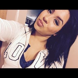 Meet your Posher, Yesenia