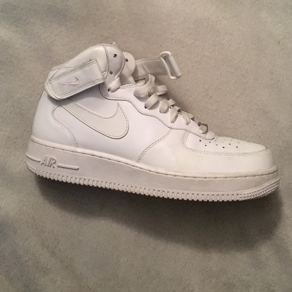 Nike Air Force 1 • Men's 8 = Women's 9.5
