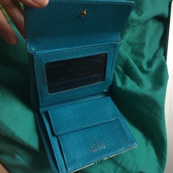 Gorgeous Floral Gucci Wallet :) - Picture 2 of 3
