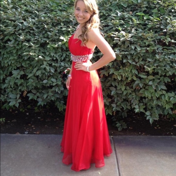 One shoulder, open back red prom dress 💃🏼 - Picture 1 of 3