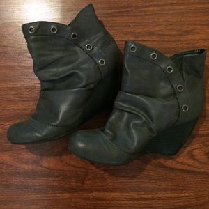 Gray ankle boots silver grommets