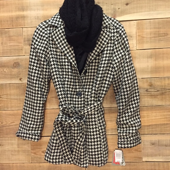 ❌SOLD❌NEW black/white houndstooth coat w/ scarf