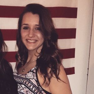 Meet your Posher, Danielle