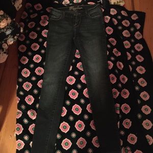 Medium wash skinny jeans