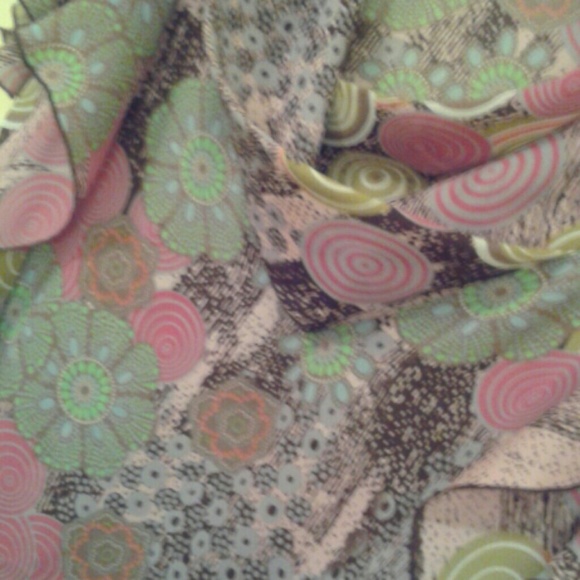 A Blouse from another decade! - Picture 2 of 4