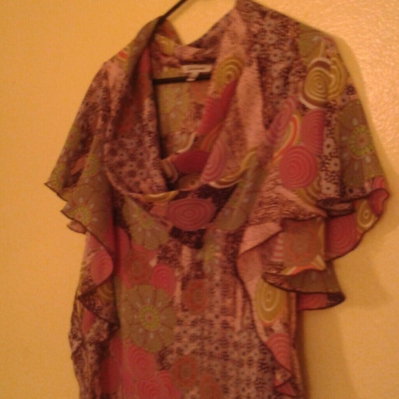 A Blouse from another decade! - Picture 3 of 4