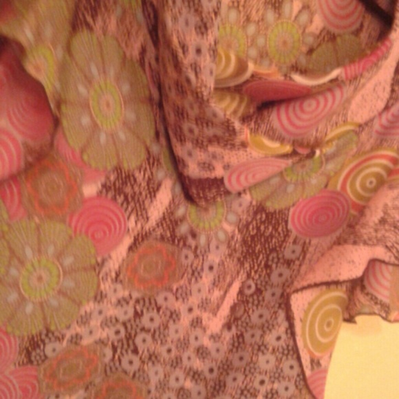 A Blouse from another decade! - Picture 4 of 4