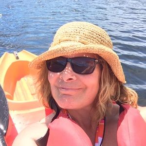 Meet your Posher, Dena