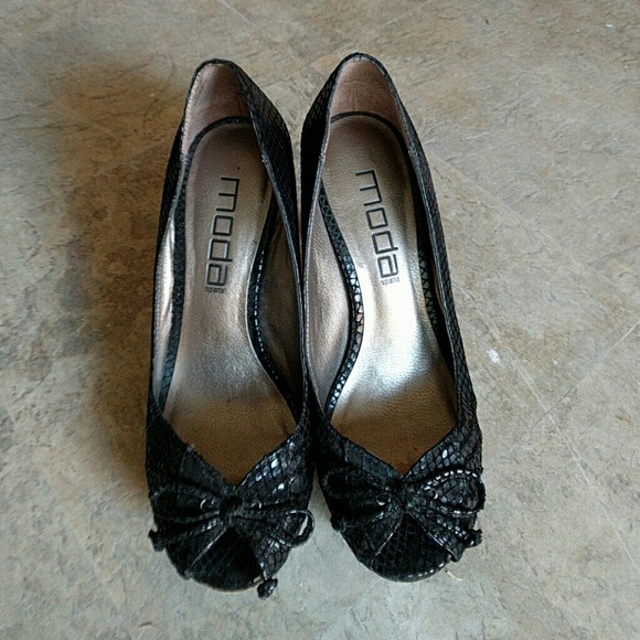 Black 4" high heel shoes