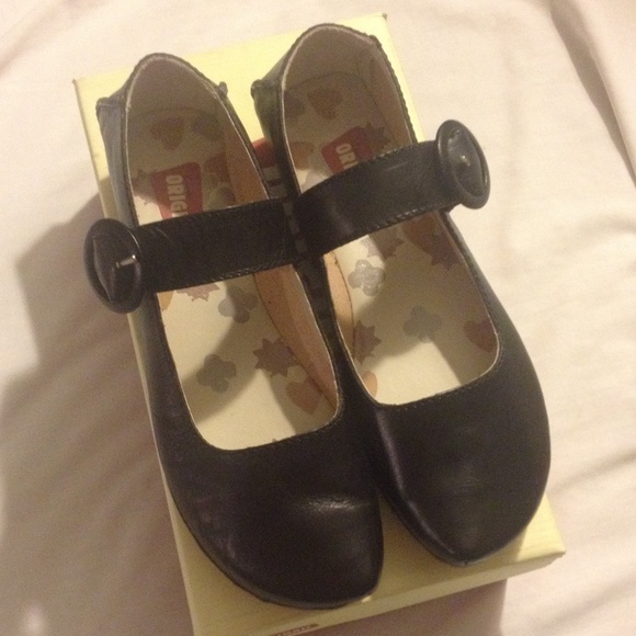 Clarks Mary Jane flats women's size 9 (black)