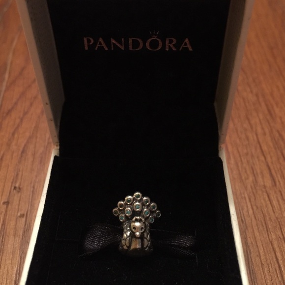 Pandora Peacock 🍀