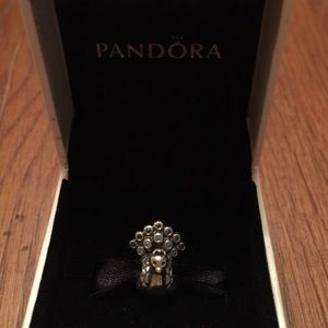 Pandora Peacock 🍀