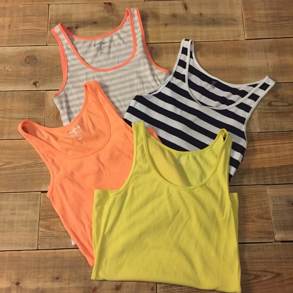 ❌SOLD❌Bundle Old Navy & Gap ribbed tanks