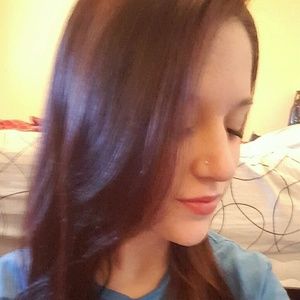 Meet your Posher, Caitlin