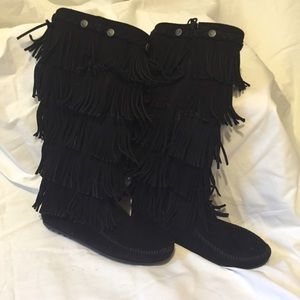 Minnetonka 5 layer fringe boots